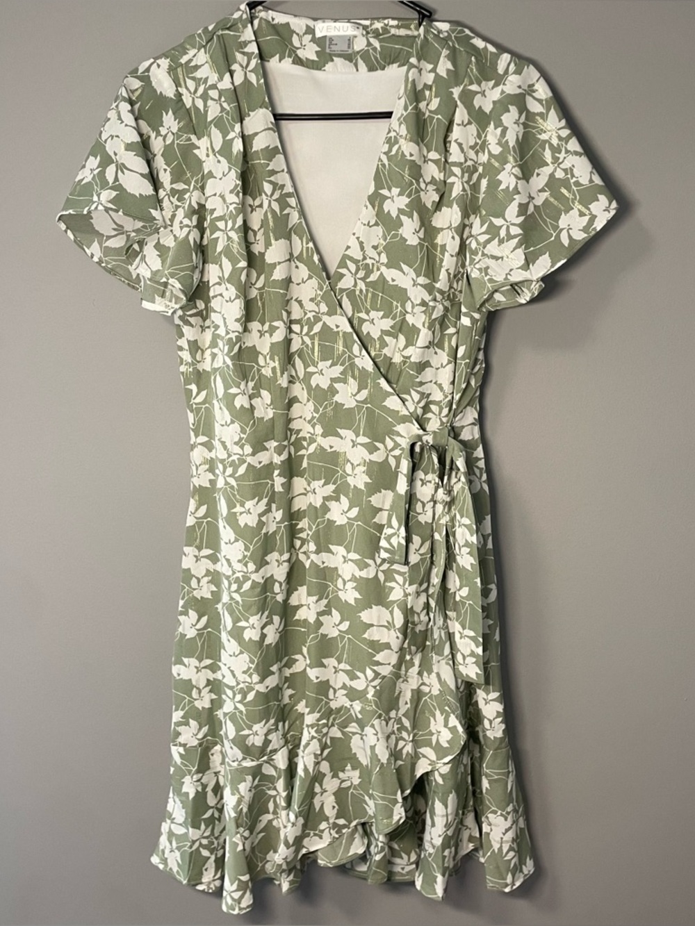 Venus Green Floral Wrap Dress Size 4 Summer Beach Travel Flowy Sun Cover-Up